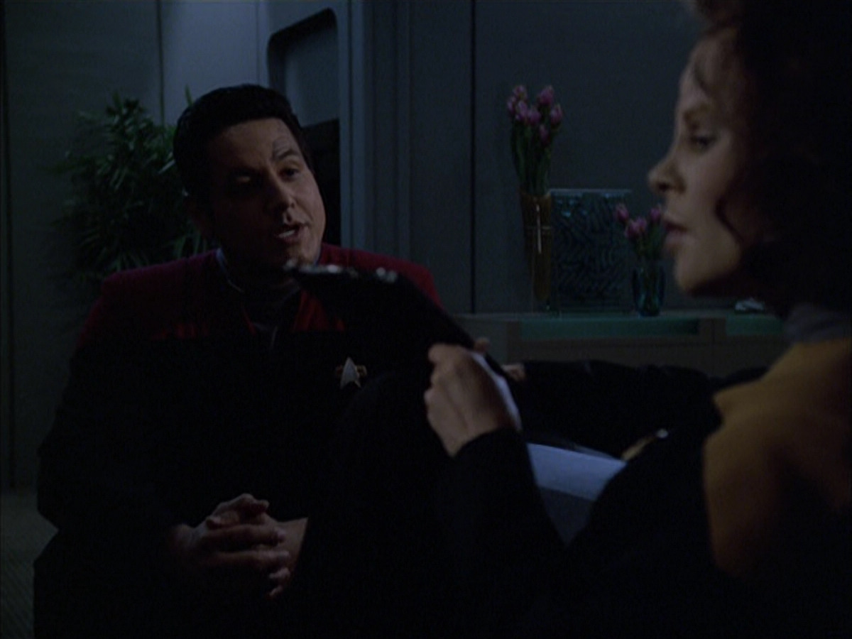 extant_StarTrek_VOY_6x03-BargeOfTheDead_00202.jpg