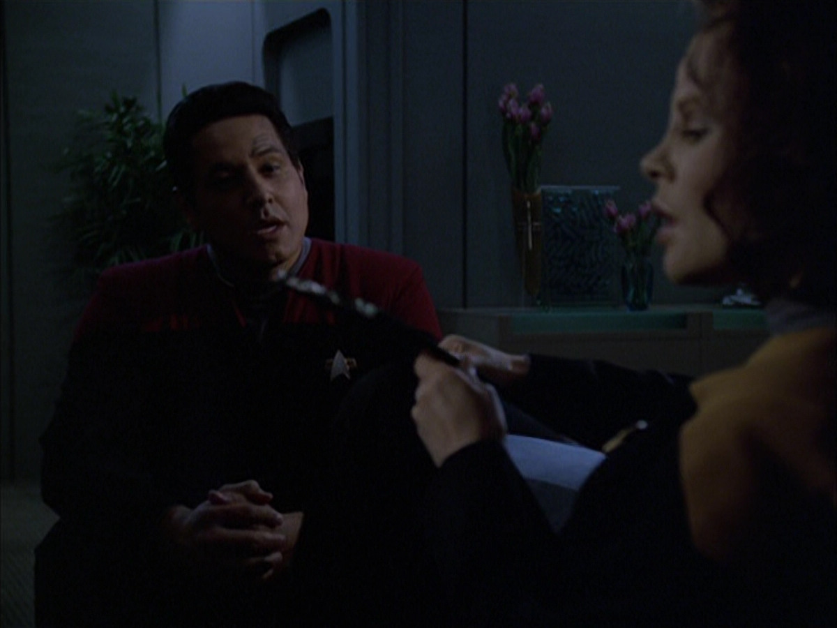 extant_StarTrek_VOY_6x03-BargeOfTheDead_00203.jpg