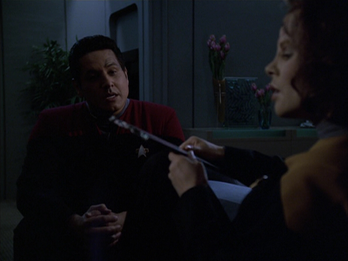 extant_StarTrek_VOY_6x03-BargeOfTheDead_00204.jpg