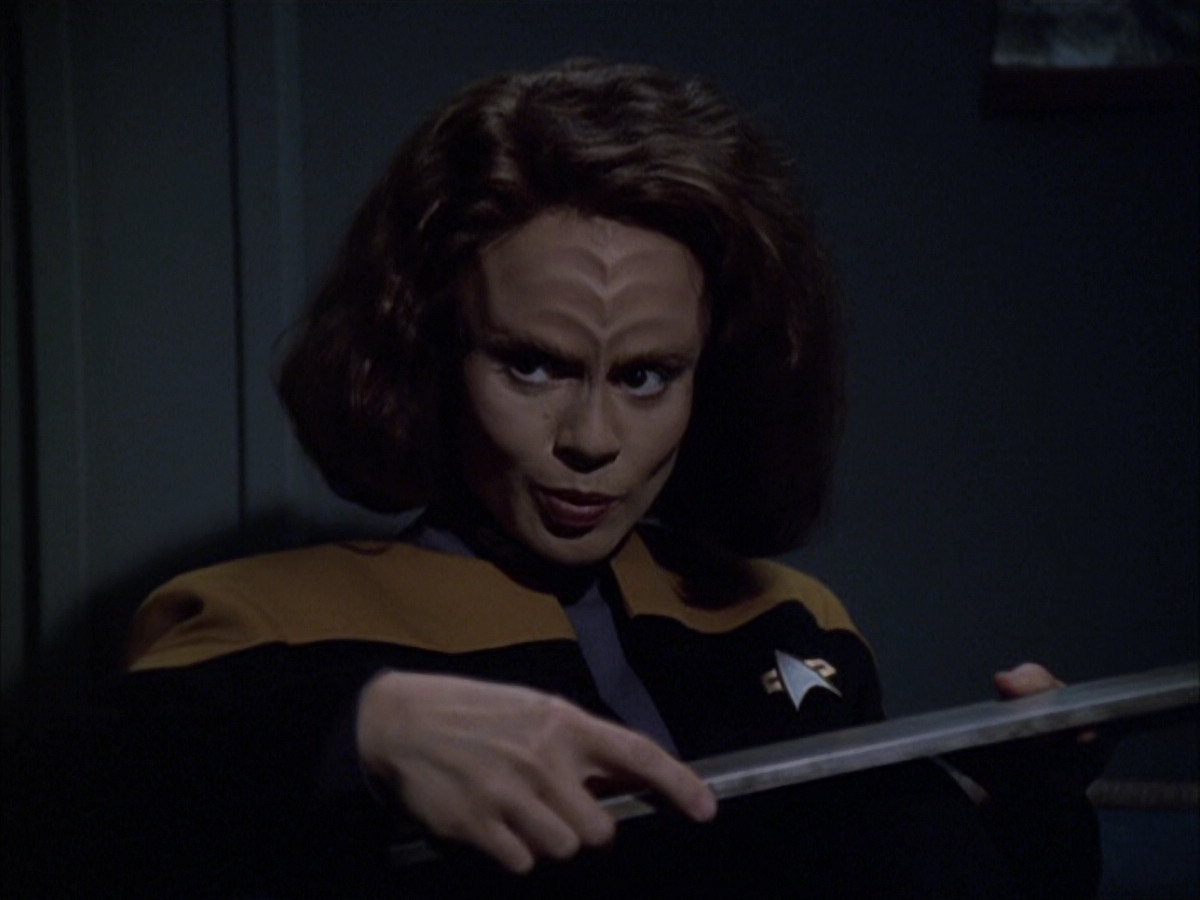extant_StarTrek_VOY_6x03-BargeOfTheDead_00209.jpg