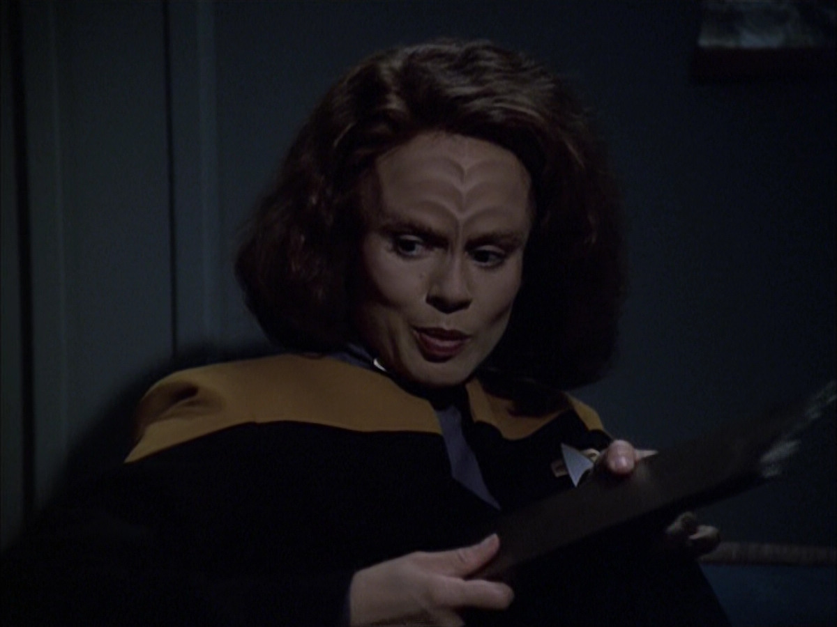 extant_StarTrek_VOY_6x03-BargeOfTheDead_00211.jpg