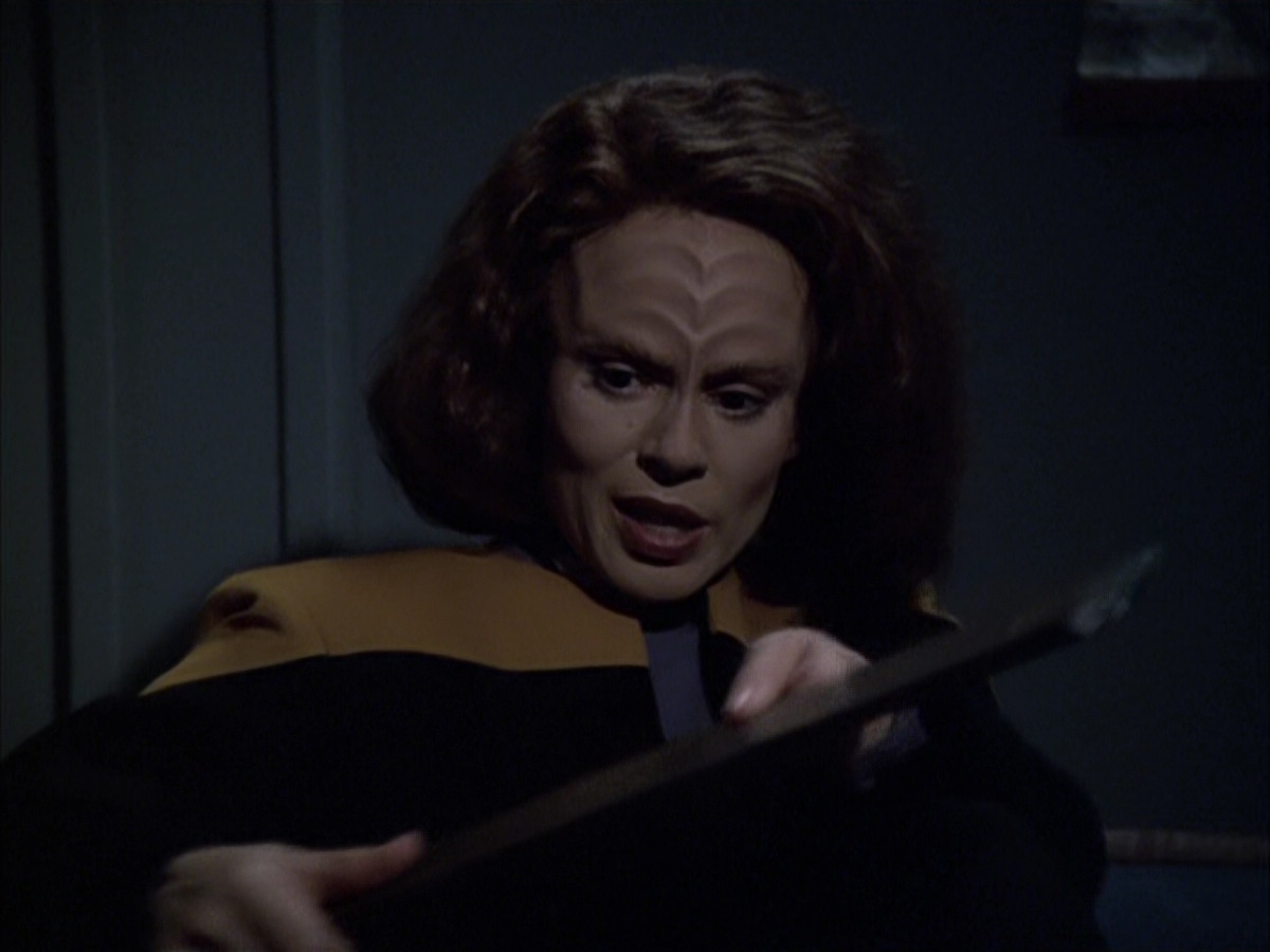 extant_StarTrek_VOY_6x03-BargeOfTheDead_00212.jpg