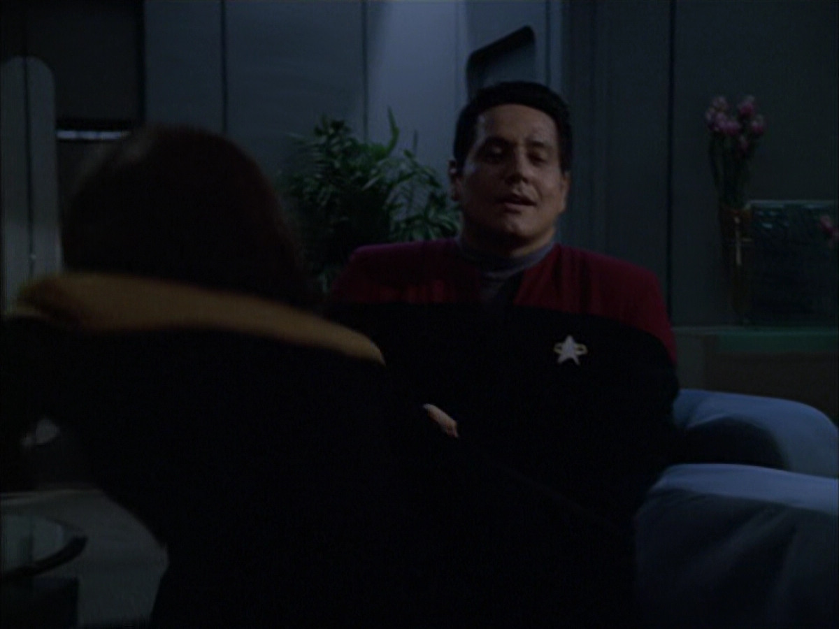 extant_StarTrek_VOY_6x03-BargeOfTheDead_00215.jpg