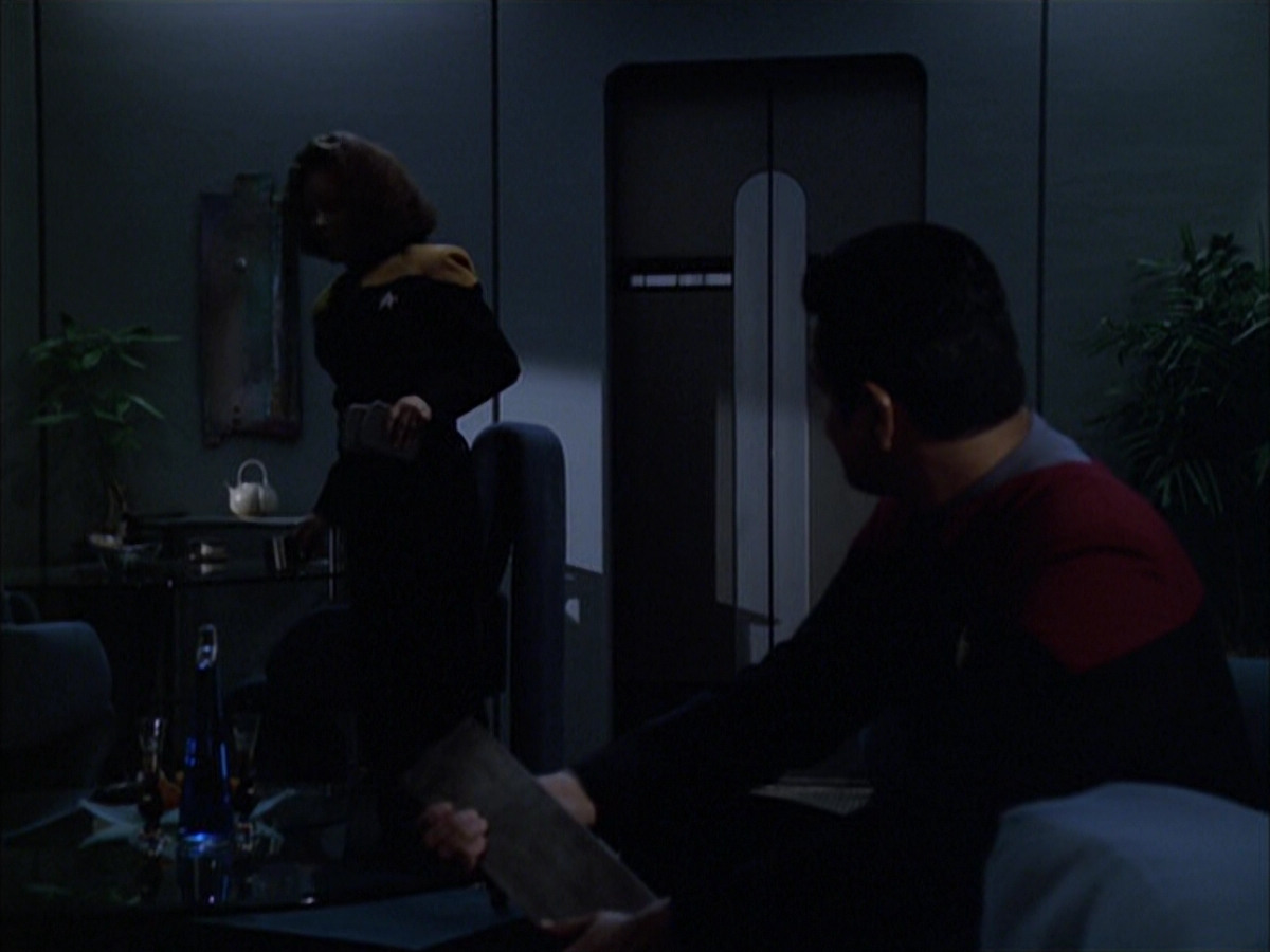 extant_StarTrek_VOY_6x03-BargeOfTheDead_00223.jpg