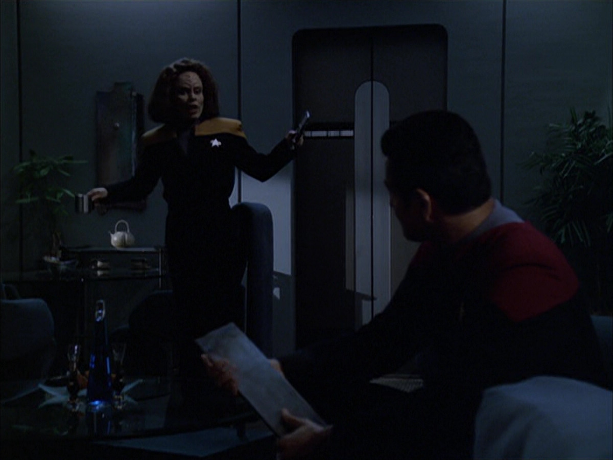 extant_StarTrek_VOY_6x03-BargeOfTheDead_00224.jpg
