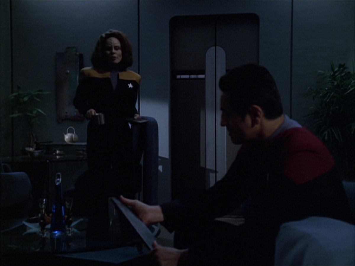 extant_StarTrek_VOY_6x03-BargeOfTheDead_00226.jpg