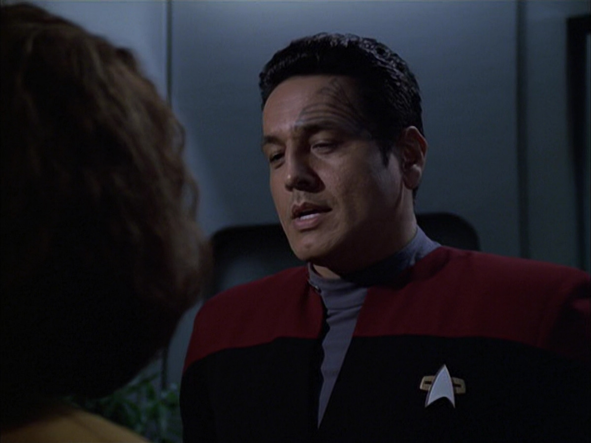 extant_StarTrek_VOY_6x03-BargeOfTheDead_00236.jpg