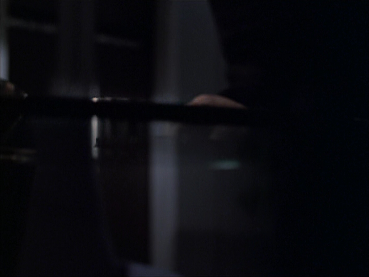 extant_StarTrek_VOY_6x03-BargeOfTheDead_00251.jpg