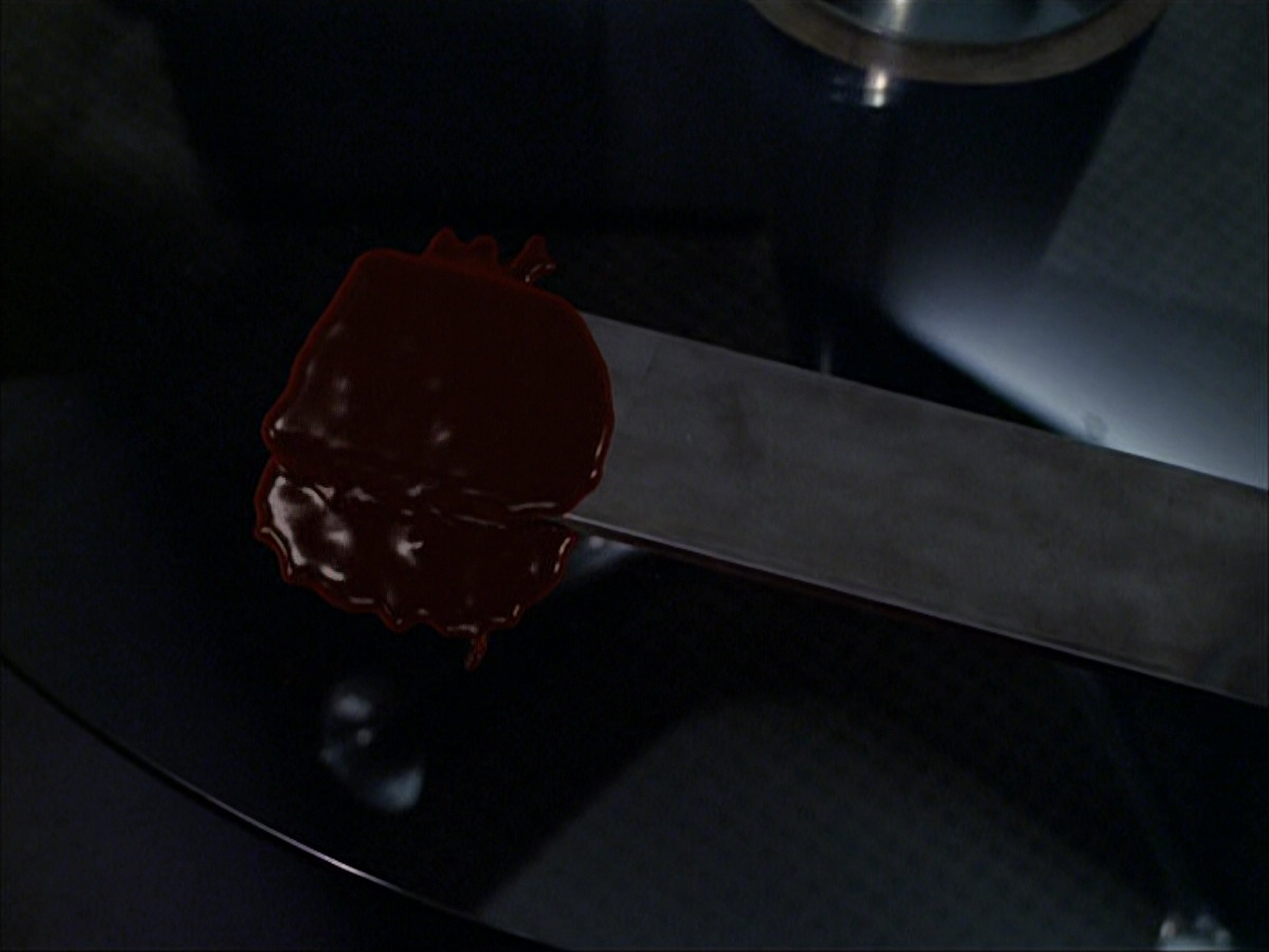 extant_StarTrek_VOY_6x03-BargeOfTheDead_00268.jpg