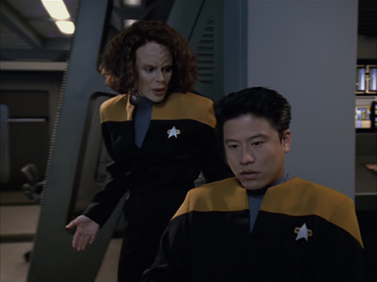 extant_StarTrek_VOY_6x03-BargeOfTheDead_00457.jpg