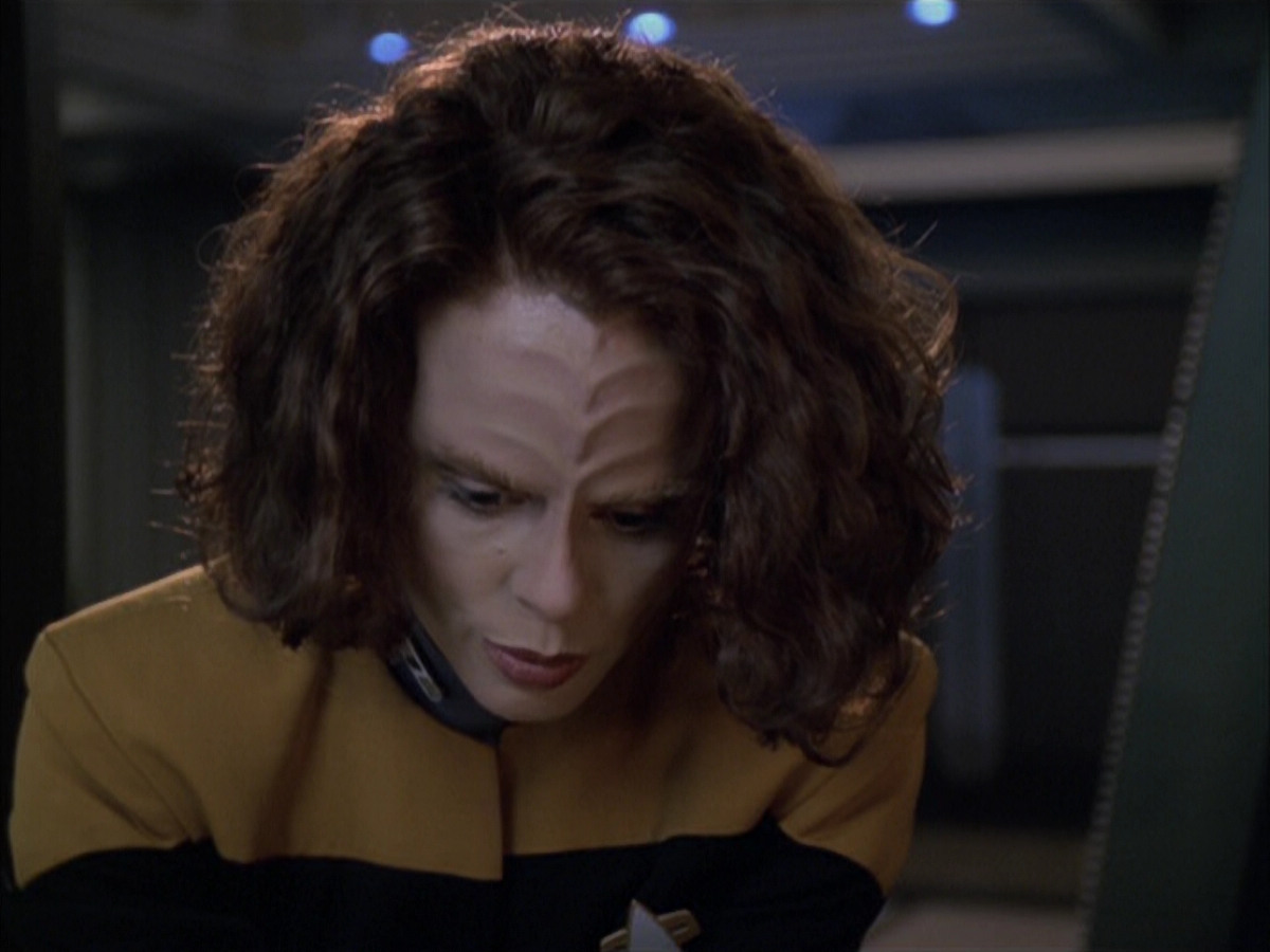 extant_StarTrek_VOY_6x03-BargeOfTheDead_00492.jpg