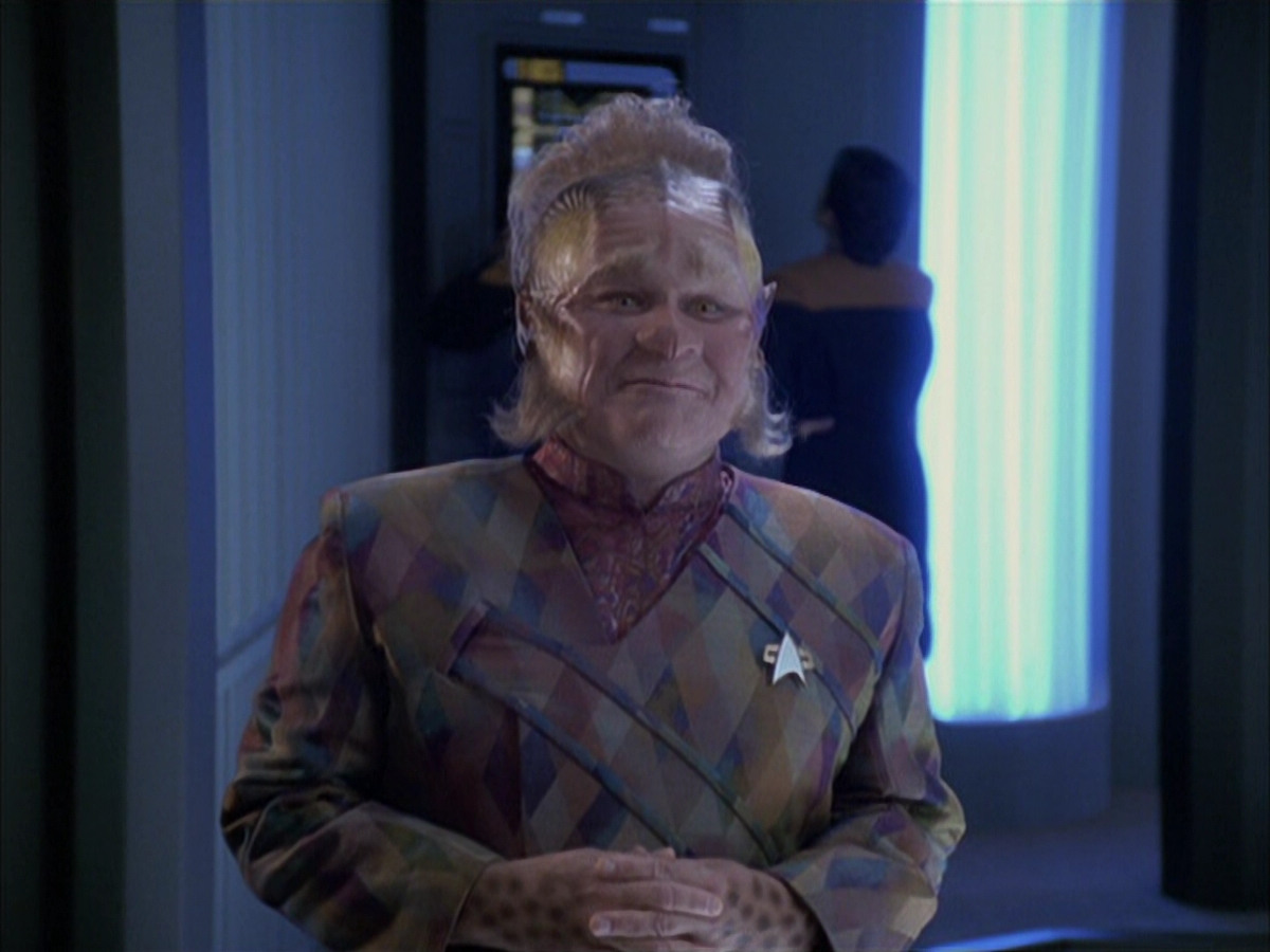 extant_StarTrek_VOY_6x03-BargeOfTheDead_00520.jpg
