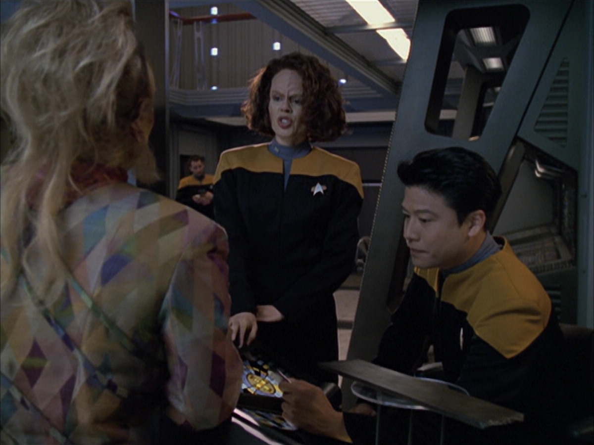 extant_StarTrek_VOY_6x03-BargeOfTheDead_00531.jpg