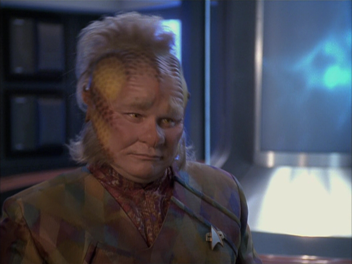 extant_StarTrek_VOY_6x03-BargeOfTheDead_00532.jpg