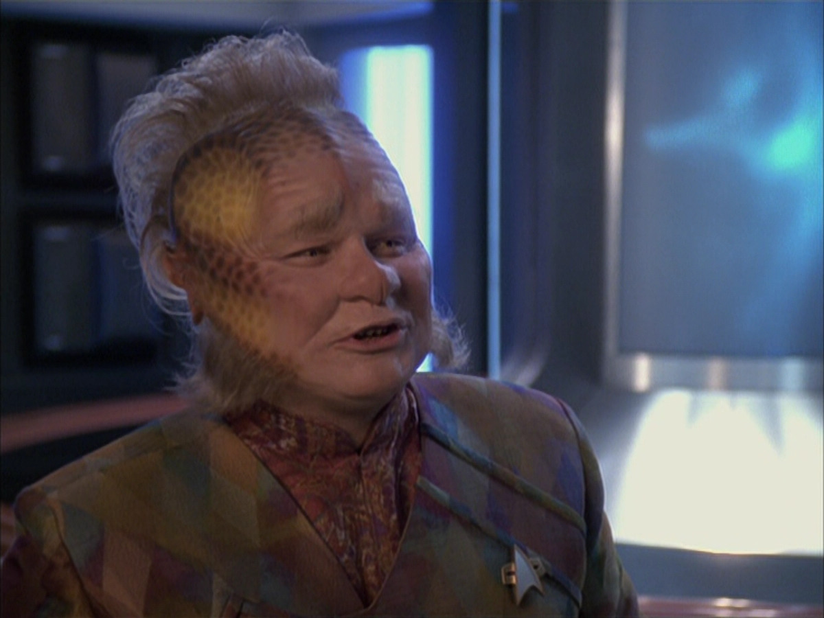 extant_StarTrek_VOY_6x03-BargeOfTheDead_00544.jpg