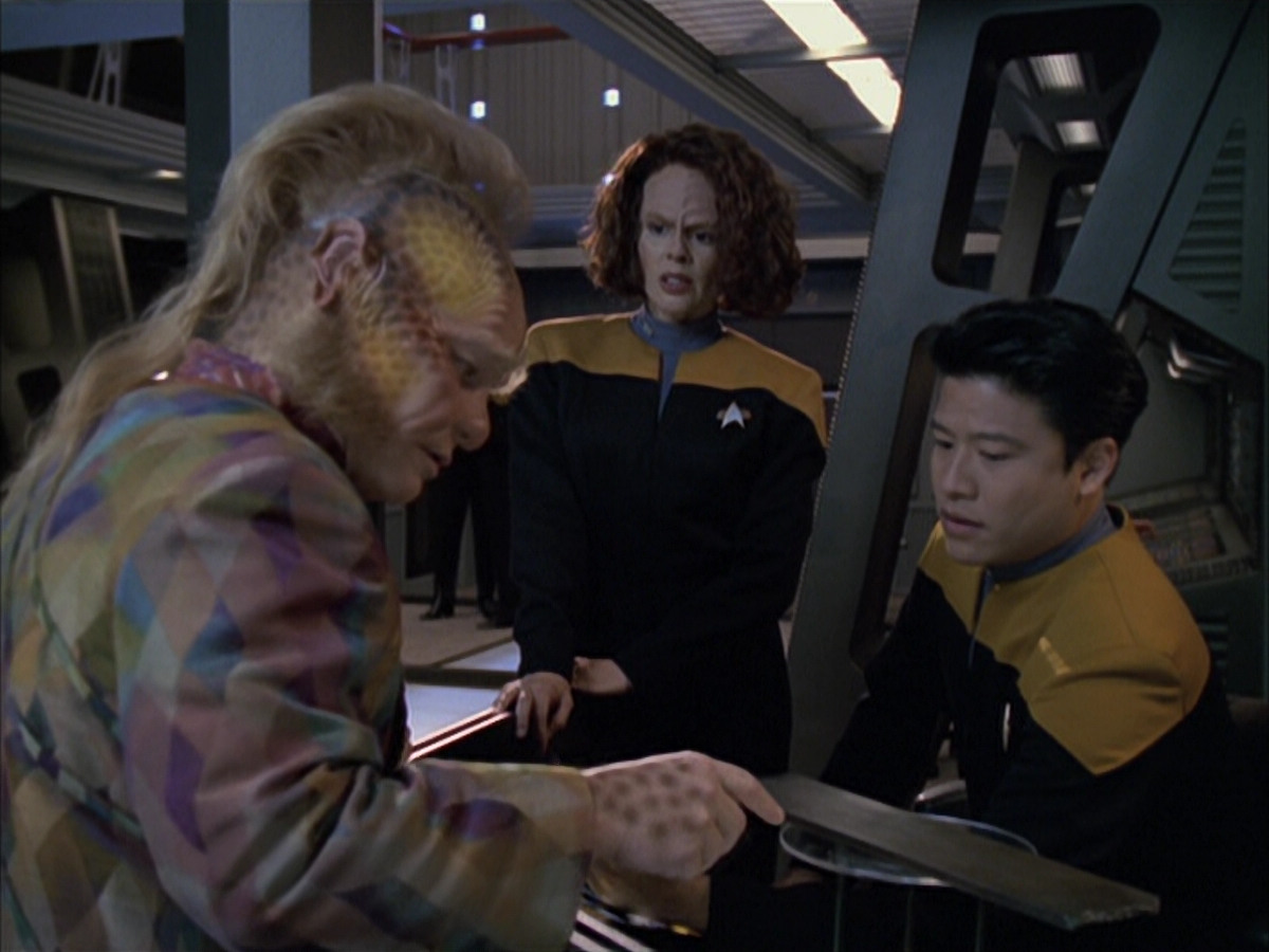extant_StarTrek_VOY_6x03-BargeOfTheDead_00557.jpg
