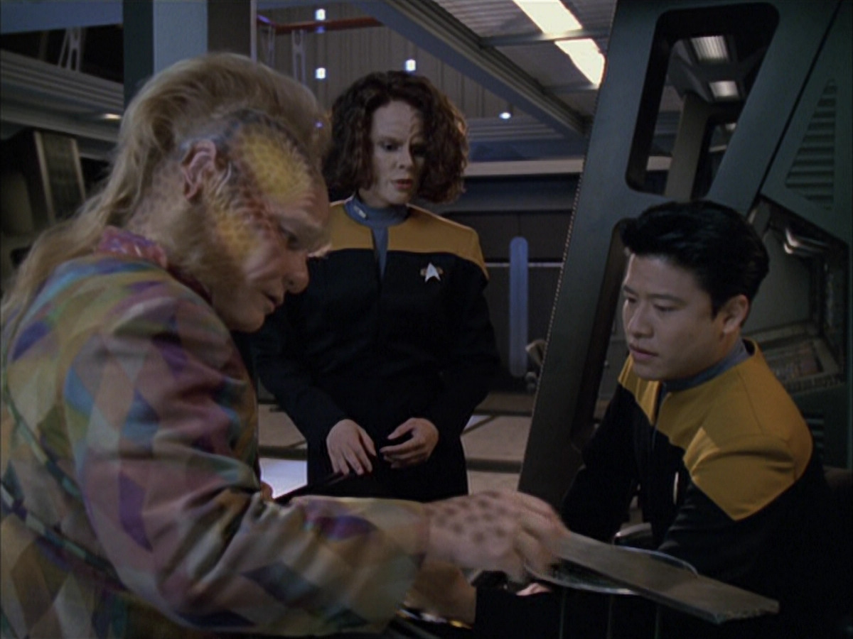 extant_StarTrek_VOY_6x03-BargeOfTheDead_00559.jpg