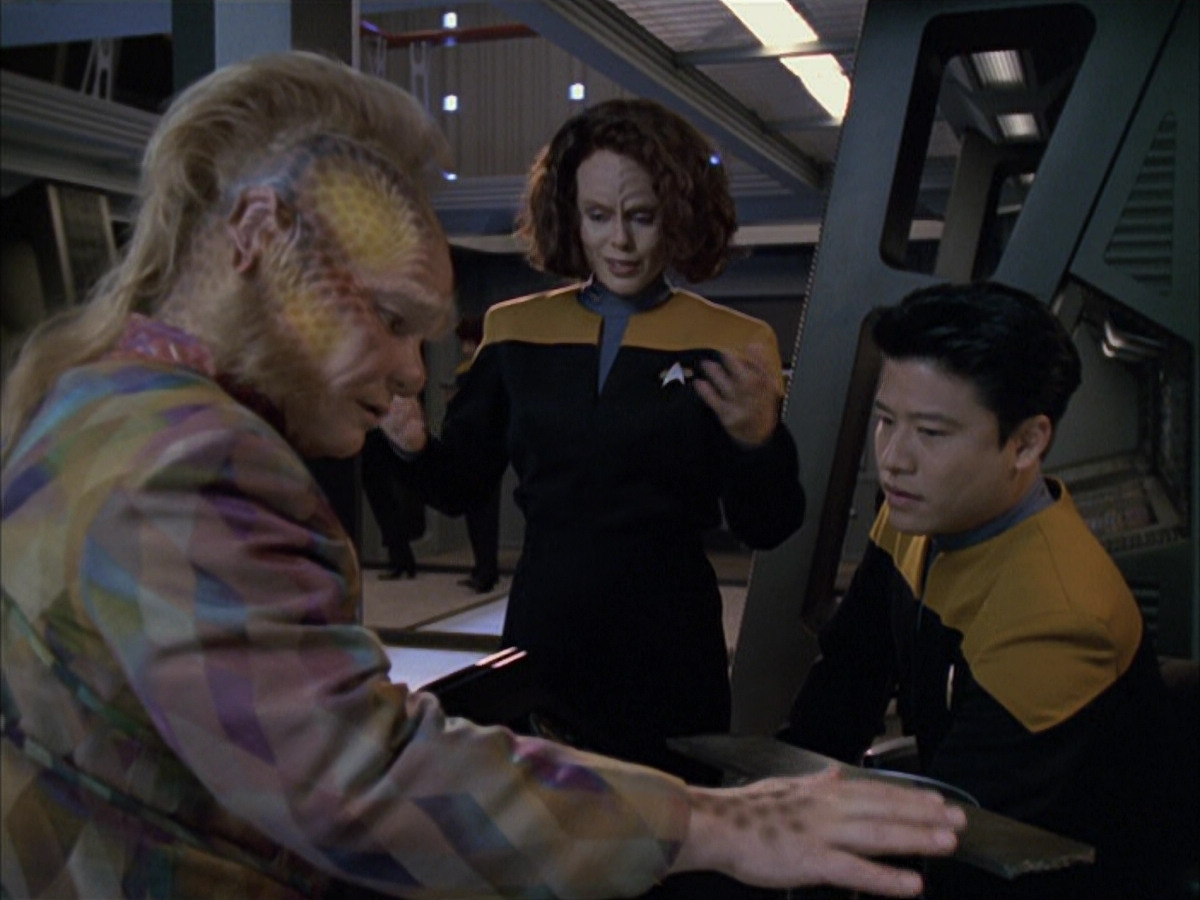 extant_StarTrek_VOY_6x03-BargeOfTheDead_00560.jpg