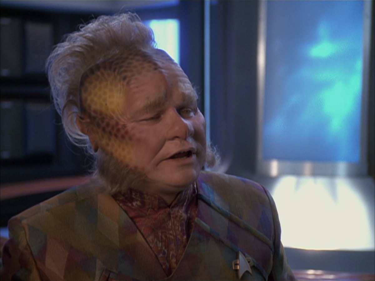 extant_StarTrek_VOY_6x03-BargeOfTheDead_00571.jpg