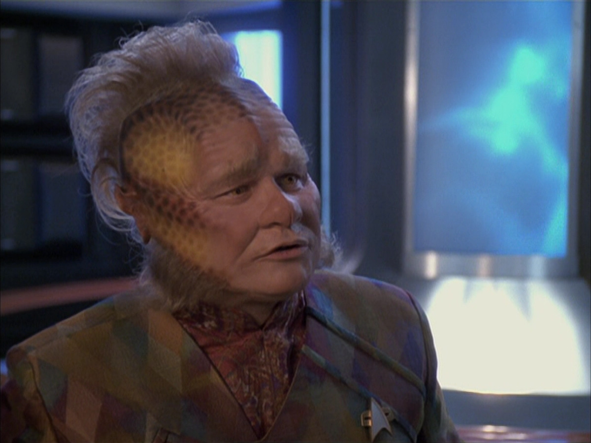 extant_StarTrek_VOY_6x03-BargeOfTheDead_00572.jpg