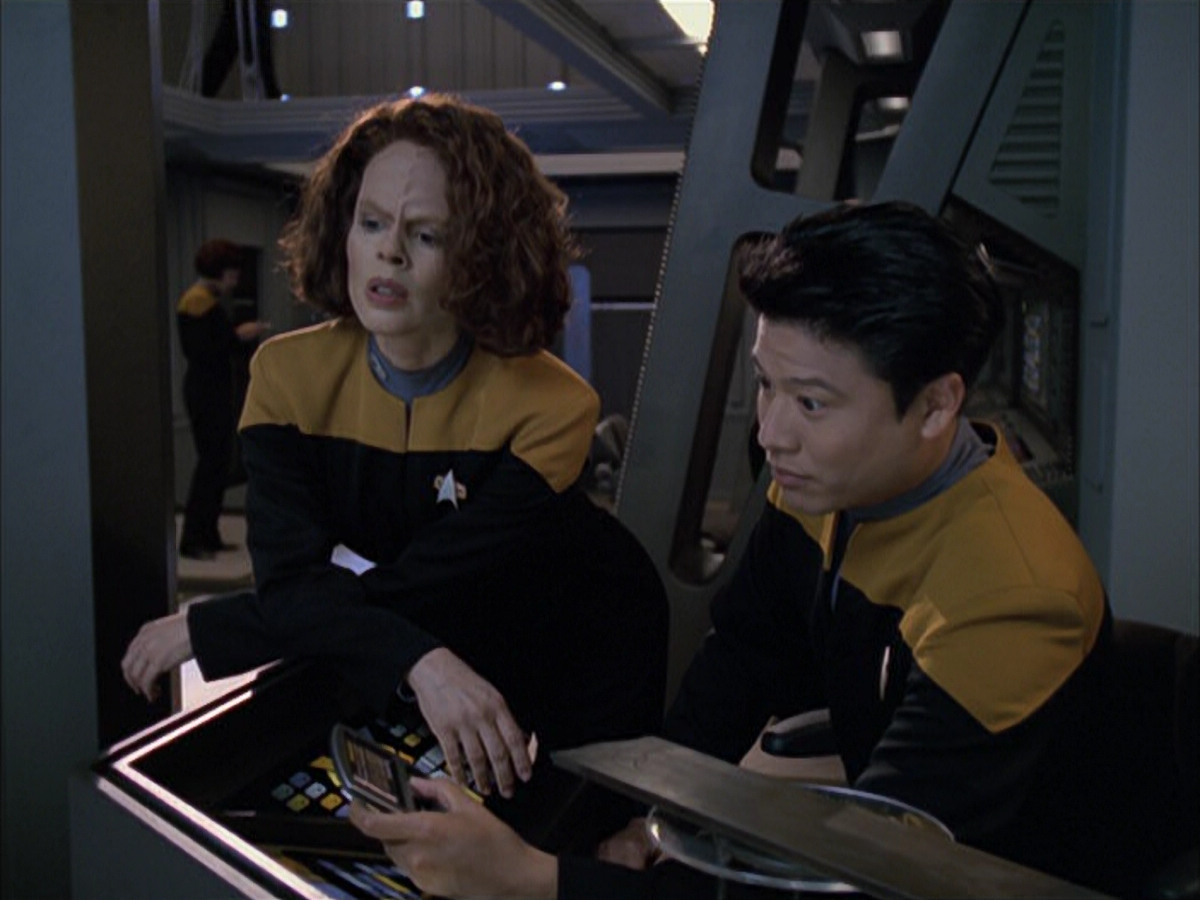 extant_StarTrek_VOY_6x03-BargeOfTheDead_00607.jpg