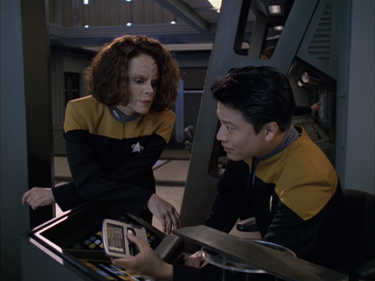 extant_StarTrek_VOY_6x03-BargeOfTheDead_00616.jpg