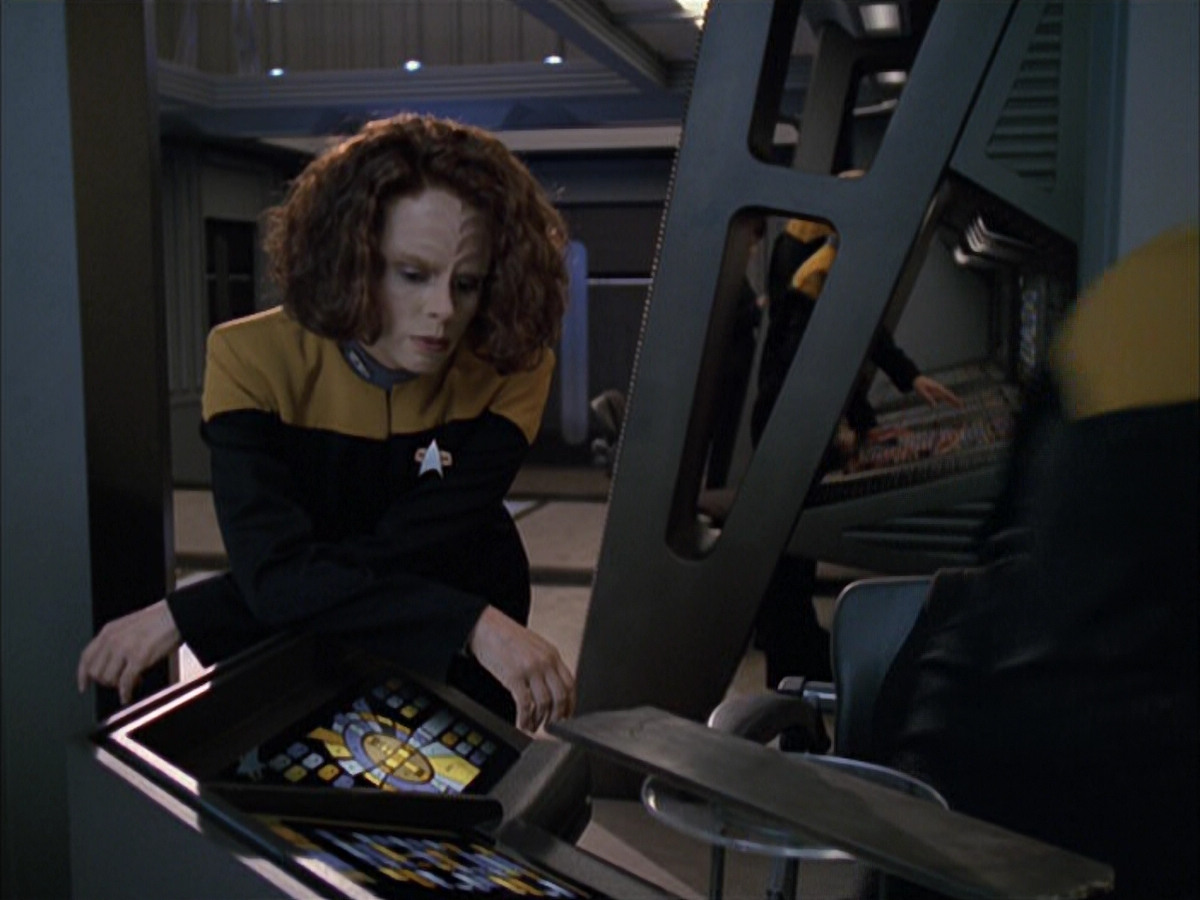 extant_StarTrek_VOY_6x03-BargeOfTheDead_00619.jpg