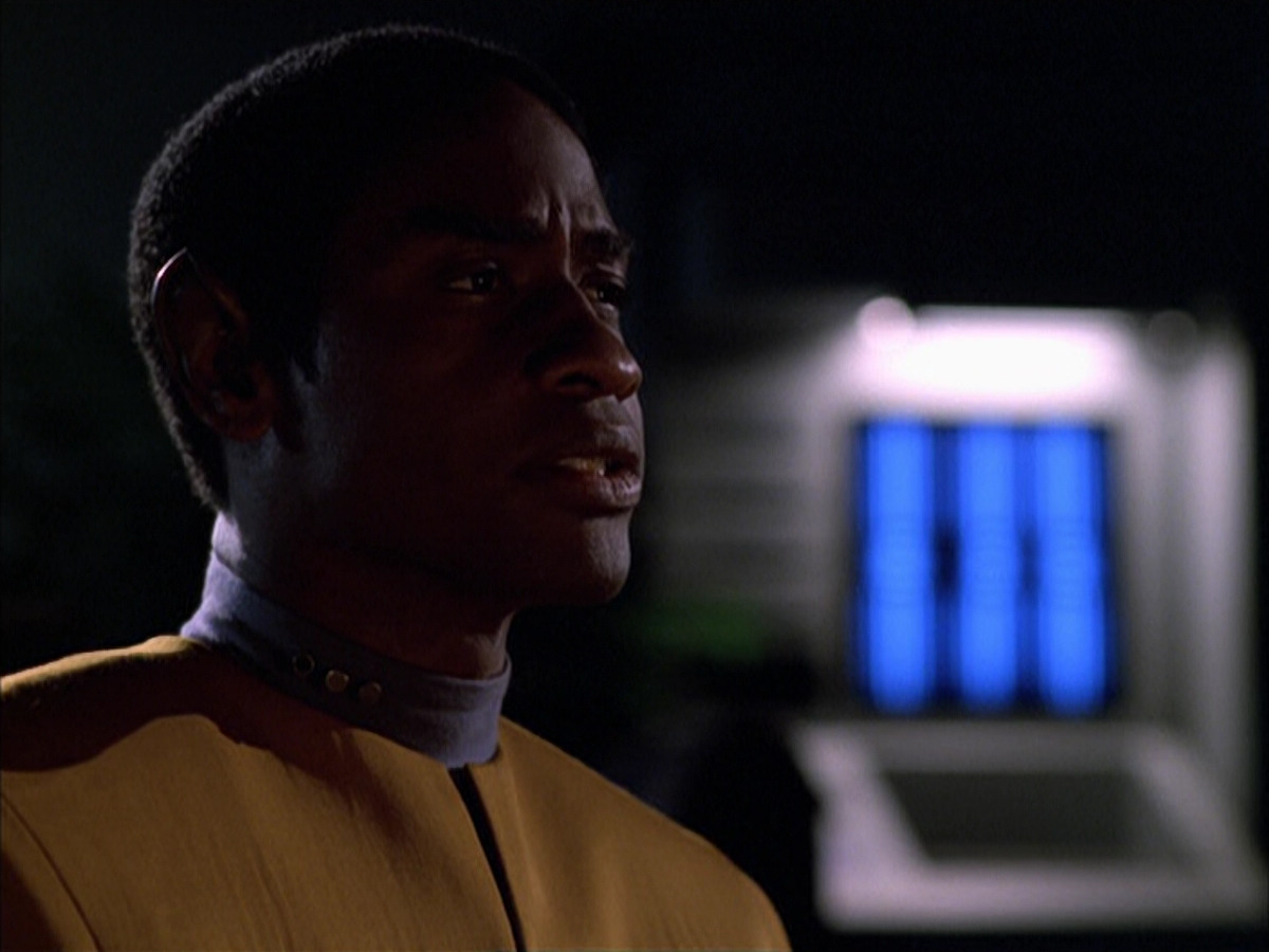 extant_StarTrek_VOY_6x03-BargeOfTheDead_00634.jpg
