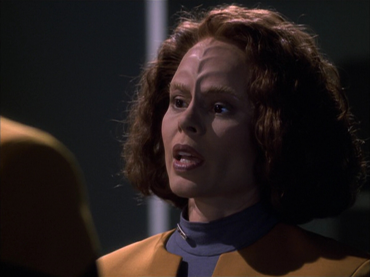 extant_StarTrek_VOY_6x03-BargeOfTheDead_00750.jpg