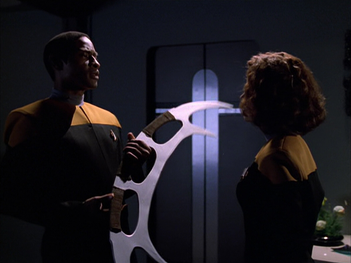 extant_StarTrek_VOY_6x03-BargeOfTheDead_00754.jpg