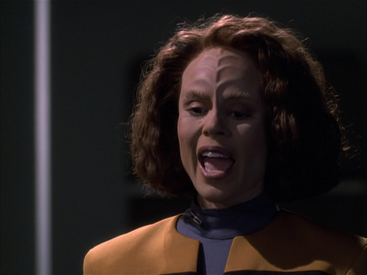 extant_StarTrek_VOY_6x03-BargeOfTheDead_00763.jpg
