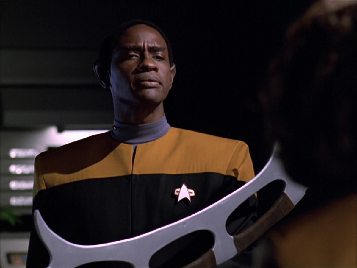 extant_StarTrek_VOY_6x03-BargeOfTheDead_00767.jpg