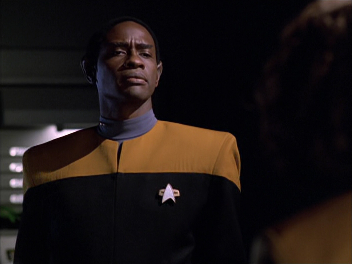 extant_StarTrek_VOY_6x03-BargeOfTheDead_00768.jpg