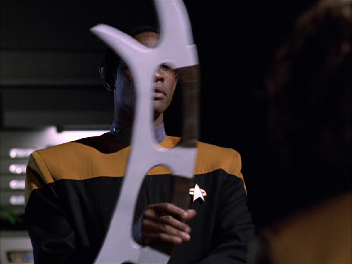 extant_StarTrek_VOY_6x03-BargeOfTheDead_00769.jpg