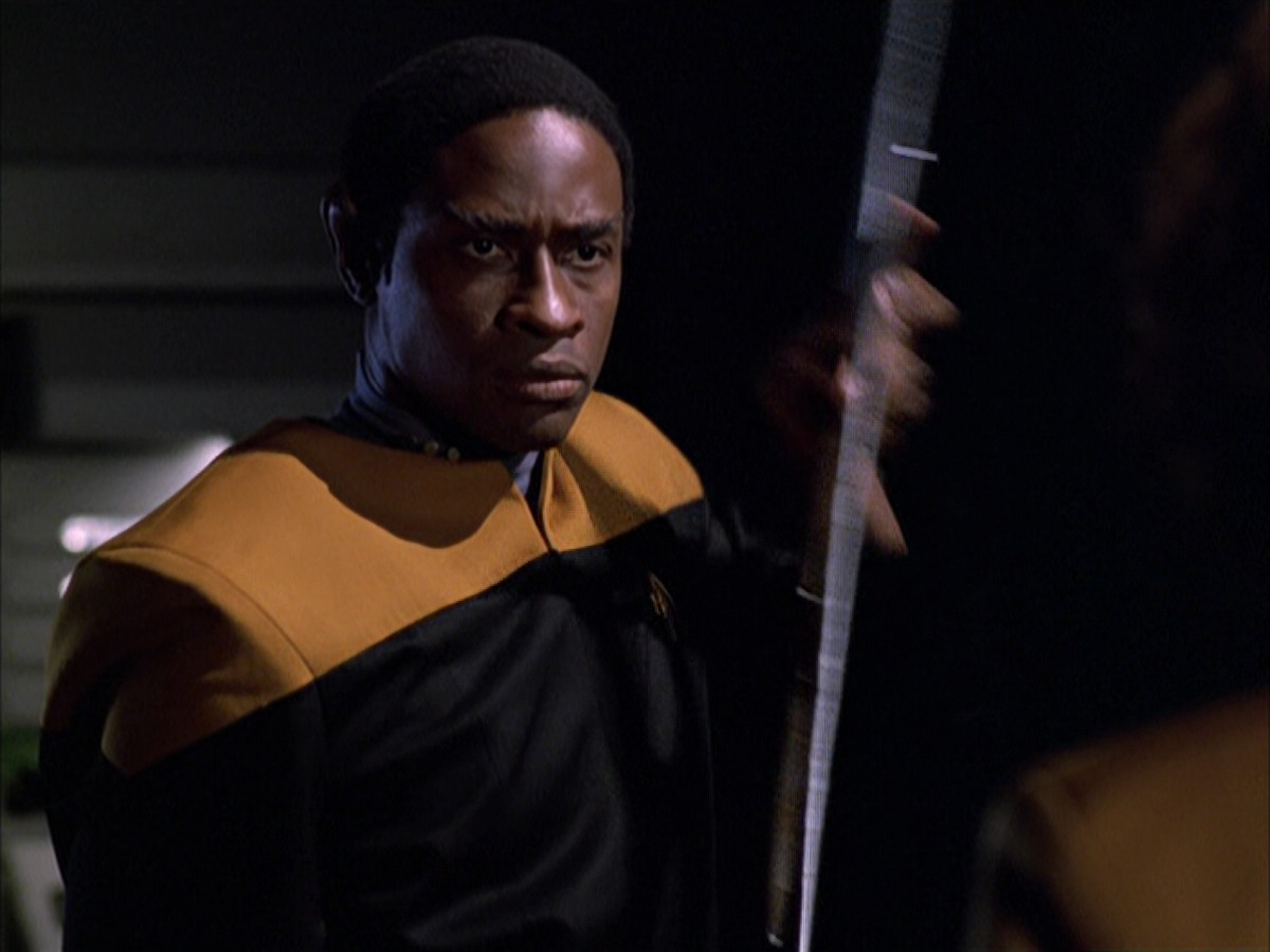 extant_StarTrek_VOY_6x03-BargeOfTheDead_00788.jpg