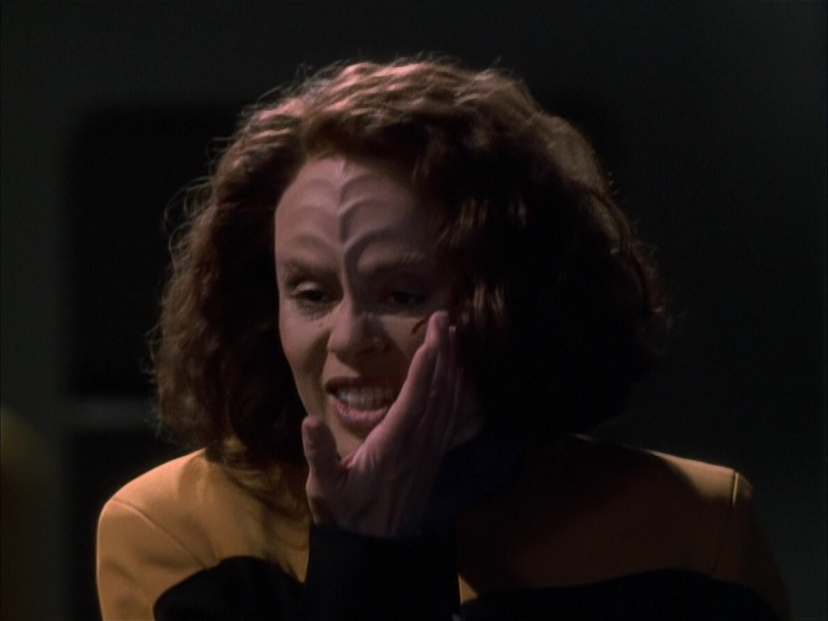 extant_StarTrek_VOY_6x03-BargeOfTheDead_00801.jpg