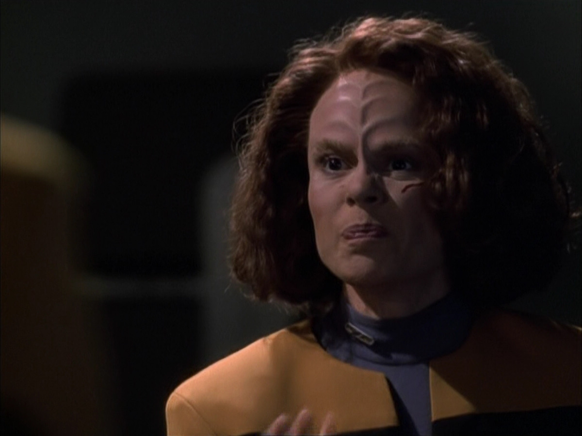 extant_StarTrek_VOY_6x03-BargeOfTheDead_00807.jpg