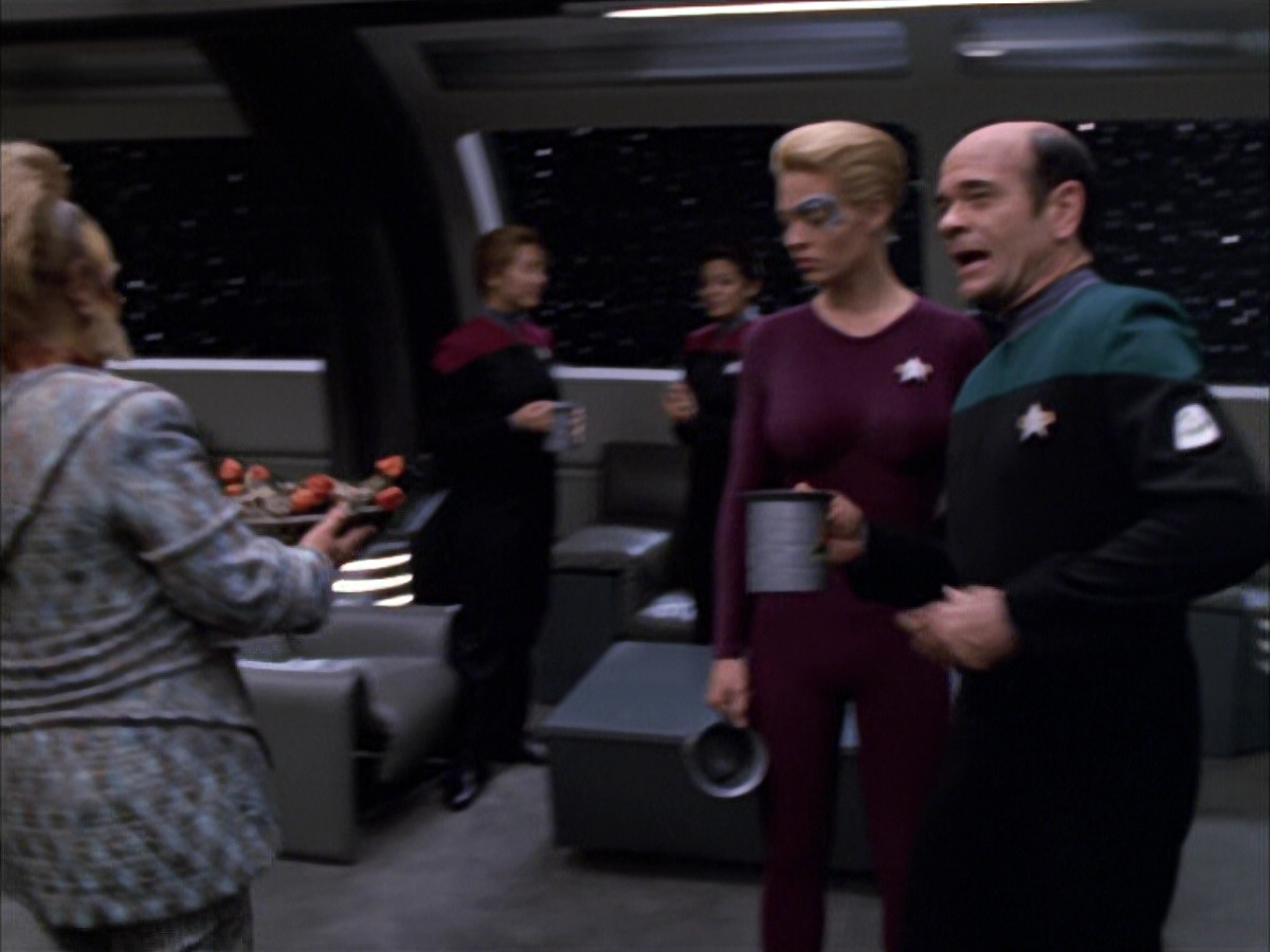 extant_StarTrek_VOY_6x03-BargeOfTheDead_00851.jpg