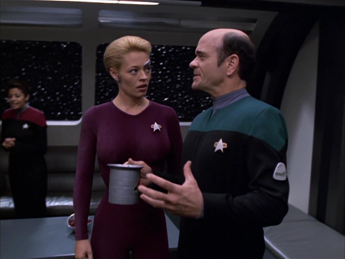 extant_StarTrek_VOY_6x03-BargeOfTheDead_00854.jpg