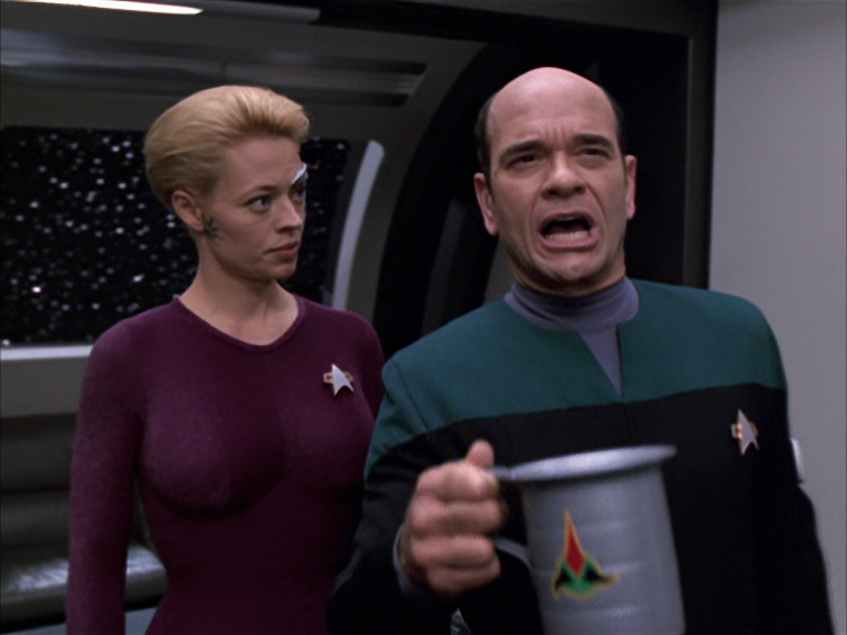 extant_StarTrek_VOY_6x03-BargeOfTheDead_00856.jpg