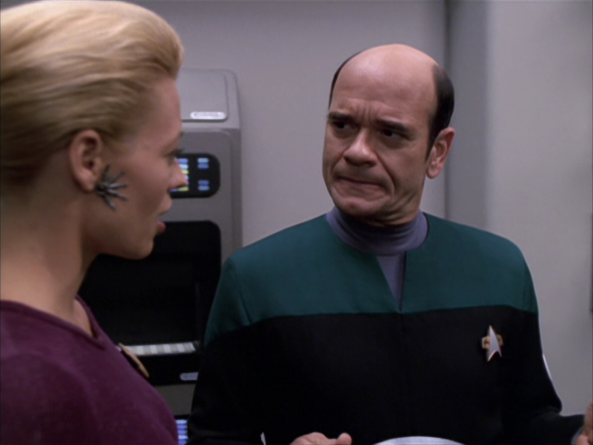 extant_StarTrek_VOY_6x03-BargeOfTheDead_00866.jpg