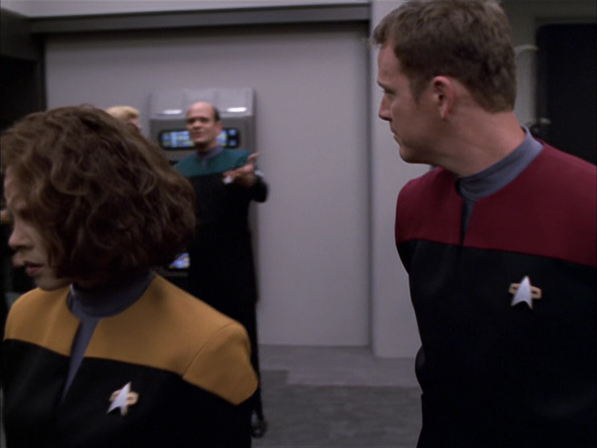 extant_StarTrek_VOY_6x03-BargeOfTheDead_00892.jpg