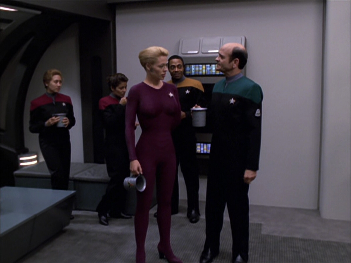 extant_StarTrek_VOY_6x03-BargeOfTheDead_00895.jpg
