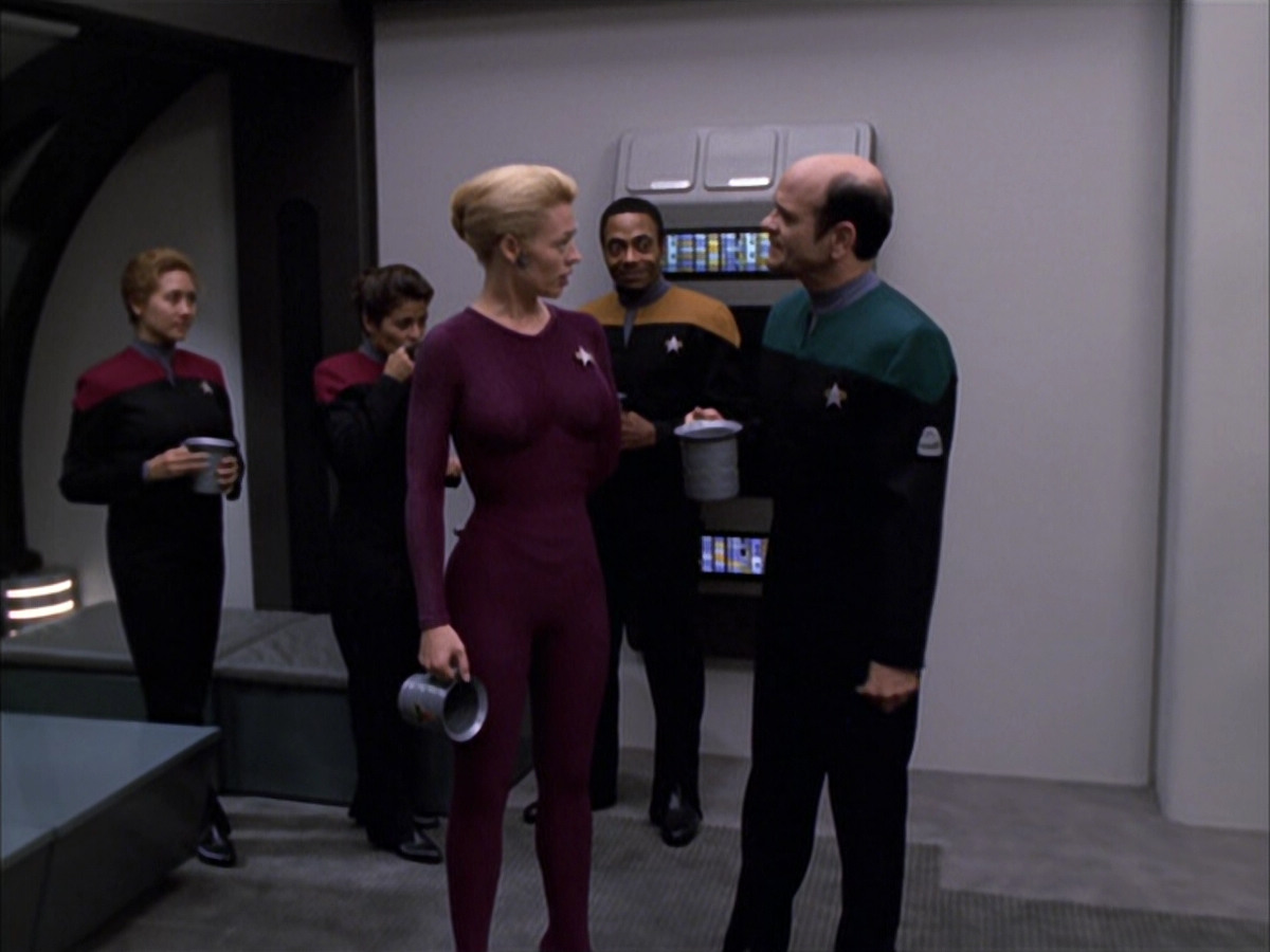 extant_StarTrek_VOY_6x03-BargeOfTheDead_00896.jpg