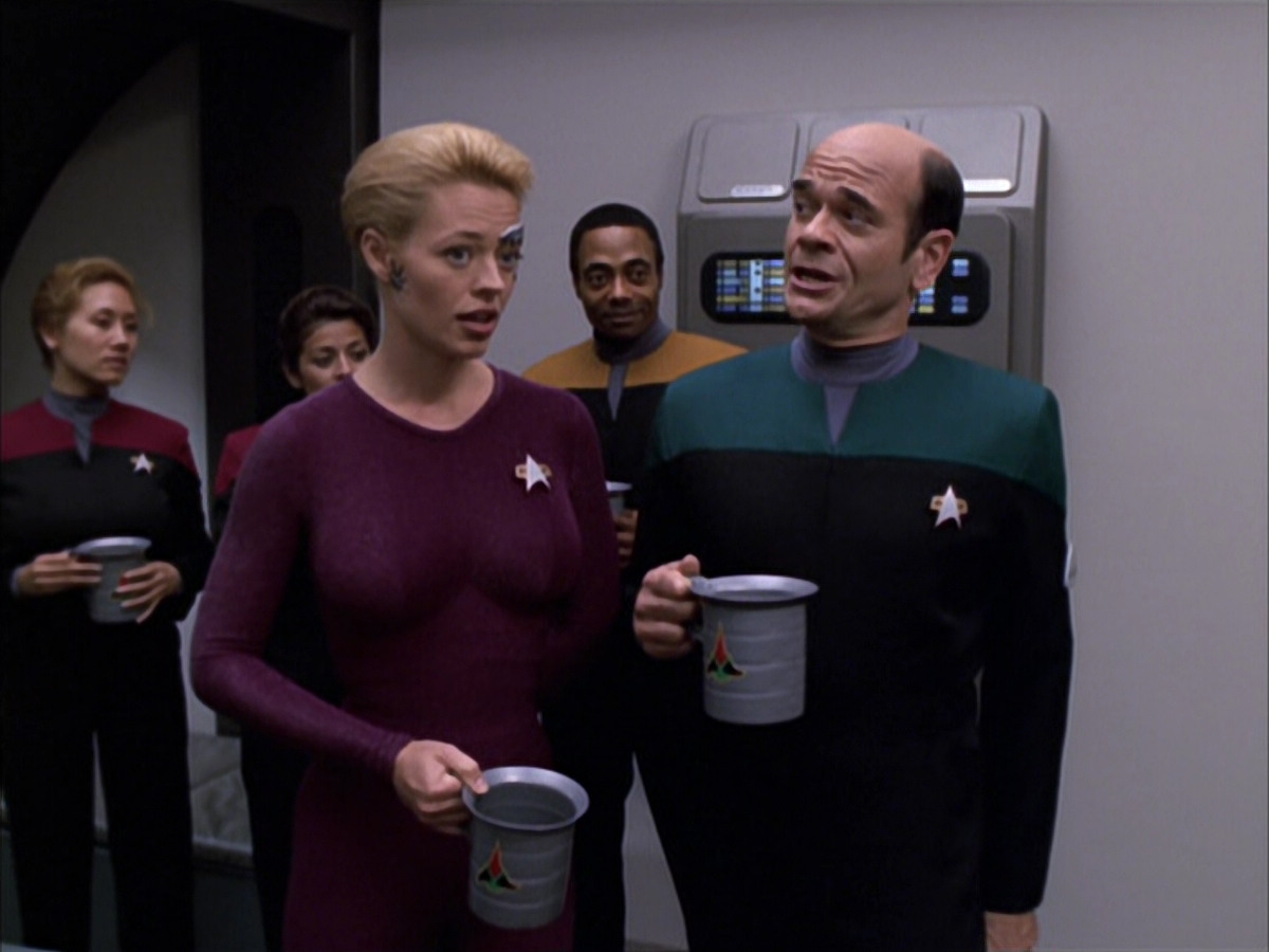 extant_StarTrek_VOY_6x03-BargeOfTheDead_00901.jpg