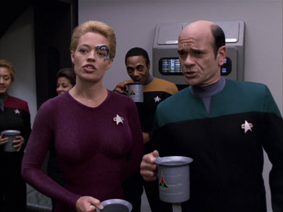 extant_StarTrek_VOY_6x03-BargeOfTheDead_00903.jpg