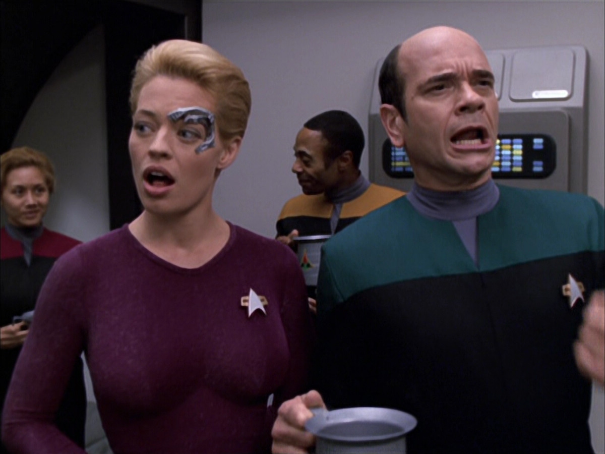 extant_StarTrek_VOY_6x03-BargeOfTheDead_00906.jpg