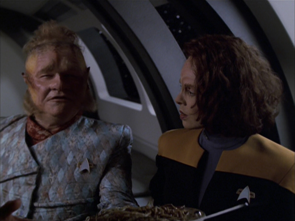 extant_StarTrek_VOY_6x03-BargeOfTheDead_00956.jpg