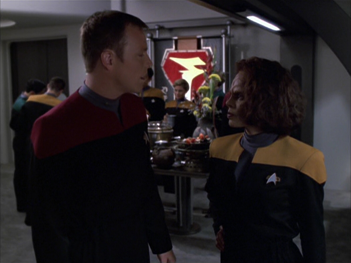 extant_StarTrek_VOY_6x03-BargeOfTheDead_00968.jpg