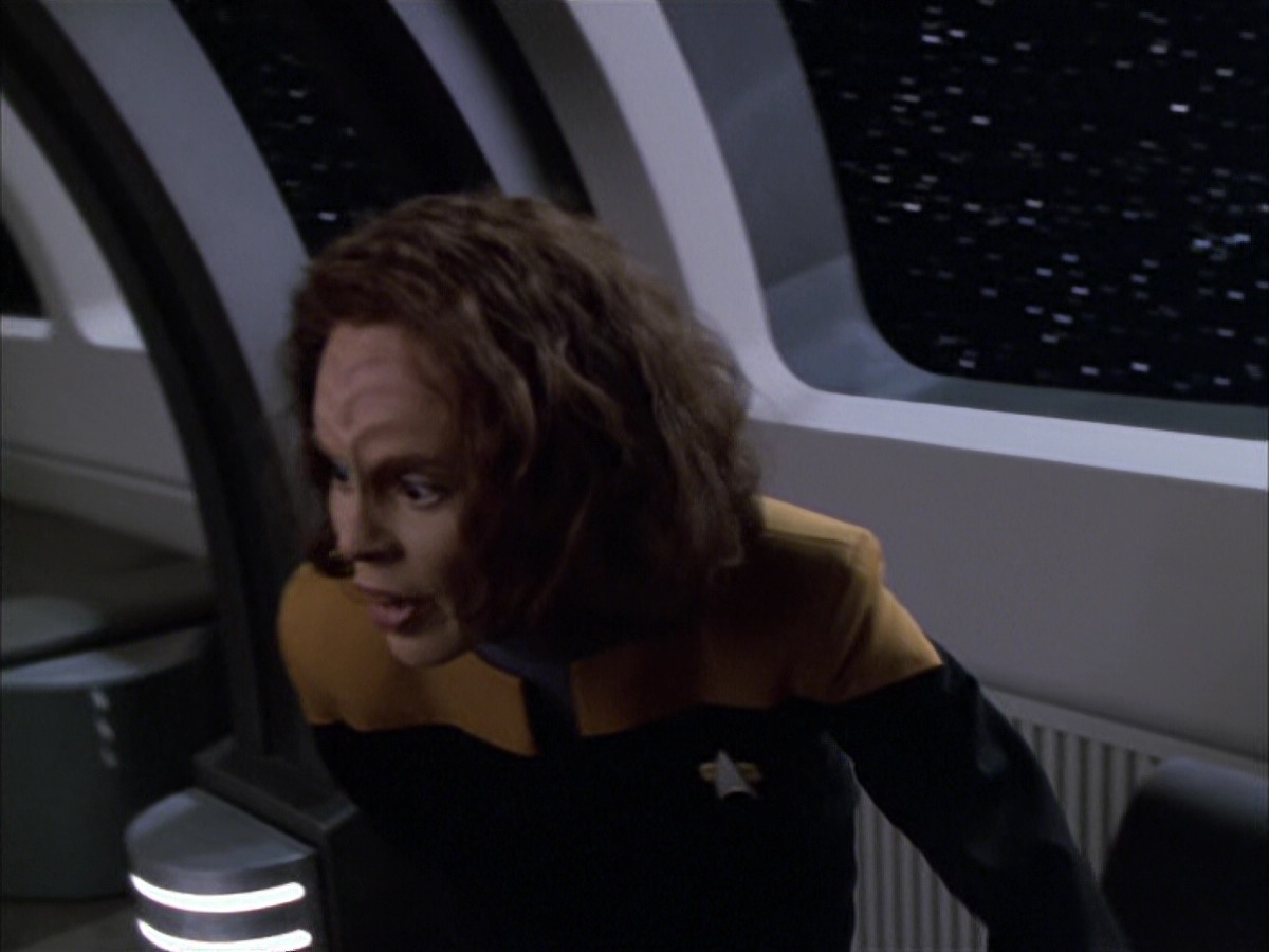 extant_StarTrek_VOY_6x03-BargeOfTheDead_00974.jpg